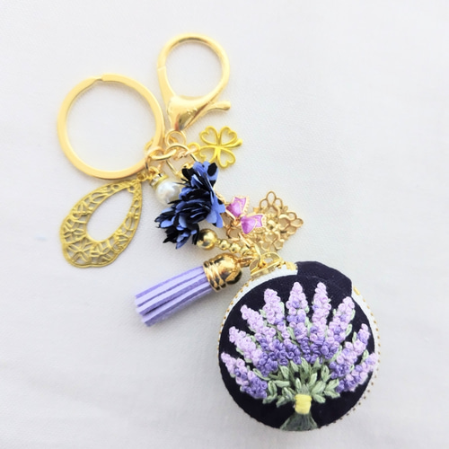 ラベンダーの花刺繍 マカロンポーチキーホルダー キーリング アトリエ
