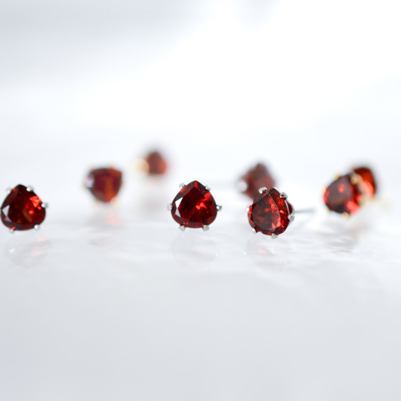 【栗のガーネットのピアス】6mm 赤 レッド サージカルステンレス 金属アレルギー対応 一粒 1月誕生石 マロン 9枚目の画像