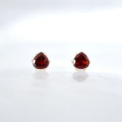 【栗のガーネットのピアス】6mm 赤 レッド サージカルステンレス 金属アレルギー対応 一粒 1月誕生石 マロン 5枚目の画像