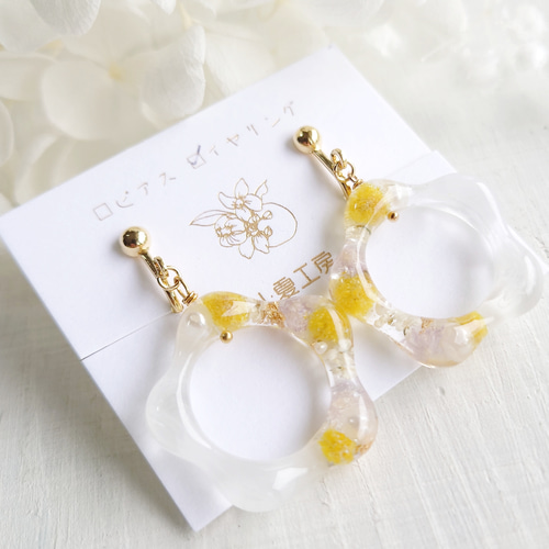 お花のドーナツ耳飾り】ミモザ レジンピアス レジンイヤリング レジン  