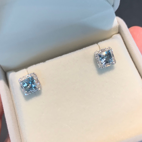 アクアマリンパールダイヤモンドピアス　K18 新品 天然ダイヤモンド付きアクアマリンピアスk18 ピアス（スタッド