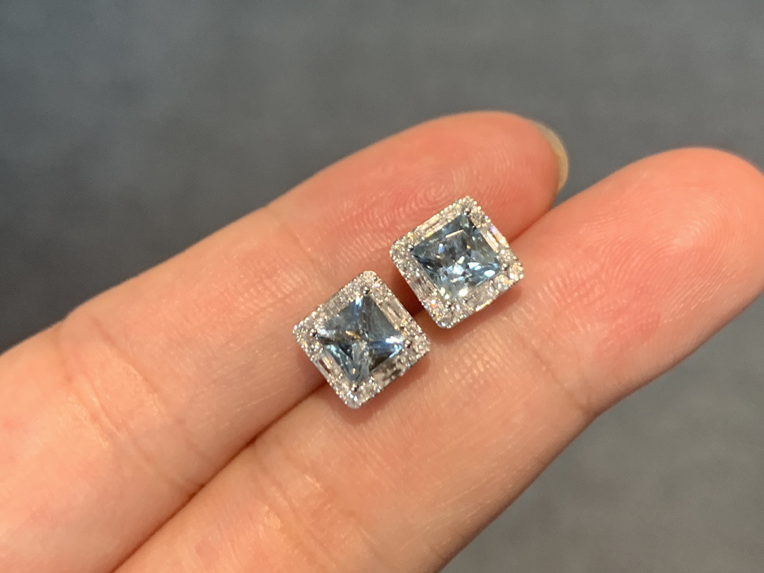 未使用品 k18 アクアマリン ダイヤモンド ピアス アクアマリンパールダイヤモンドピアス K18 新品 アクアマリン