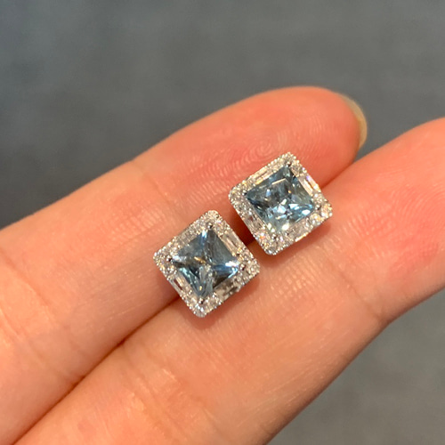 天然ダイヤモンド付きアクアマリンピアスk18 ピアス（スタッド・一粒  