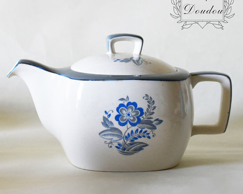 アンティークティーポット 9ffe7d17db8d3873fba3a99c506b37