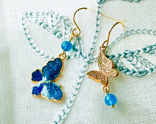アシンメトリー happy♡ブルーバタフライピアス×ブルーアパタイト 金