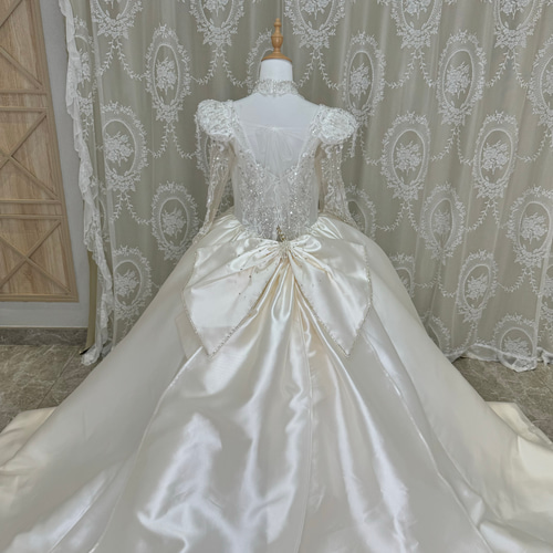美品✨ビジュー×レース ウェディングドレス Sサイズ シアーな美しさ ウエディングドレス 繊細レース ビジュードレス