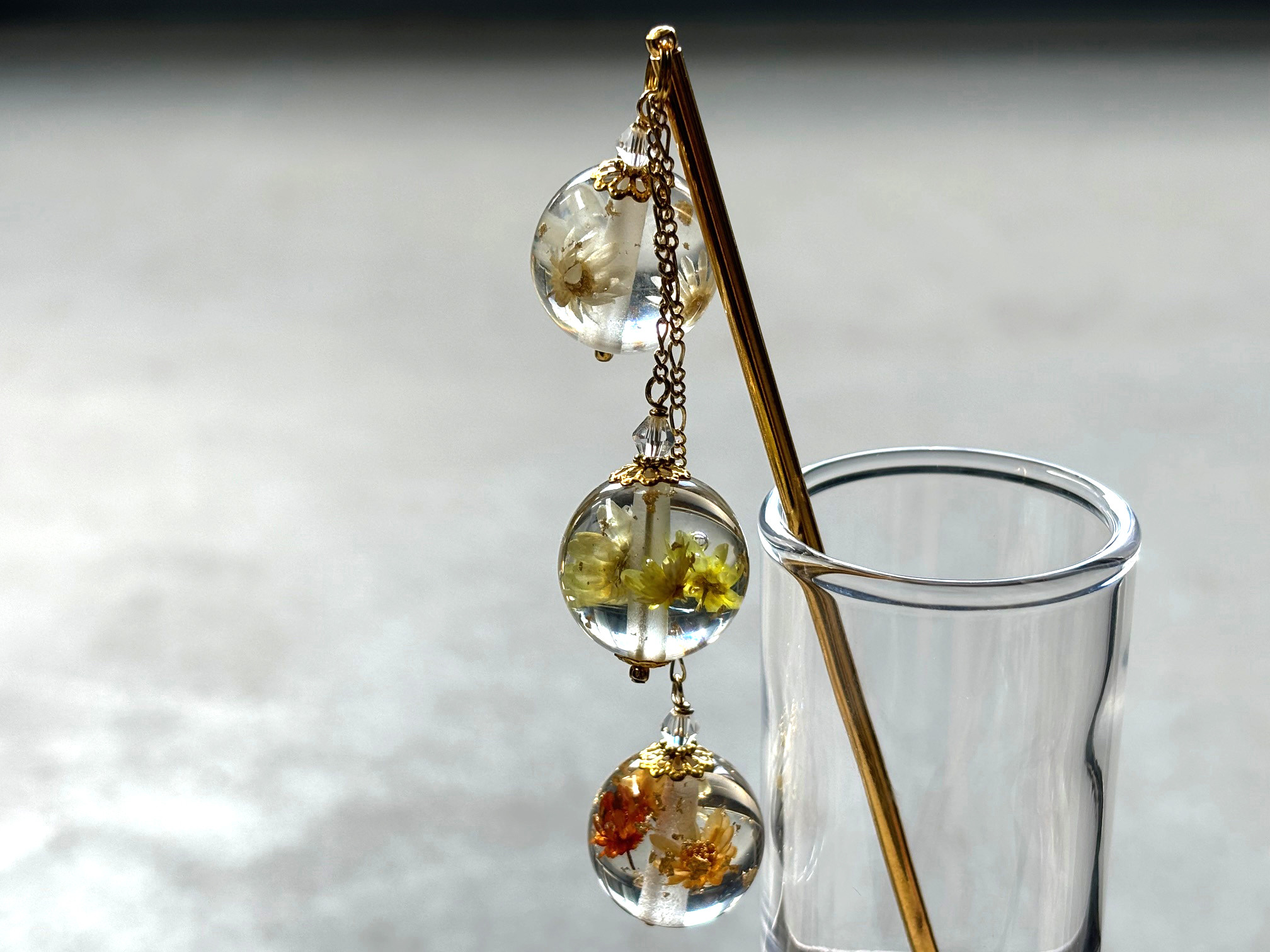 かんざし　ドライフラワーの水中花　オレンジ系３連　白　黄色　イエロー　一本挿し　一本簪　透明　春夏秋　紅葉　0176