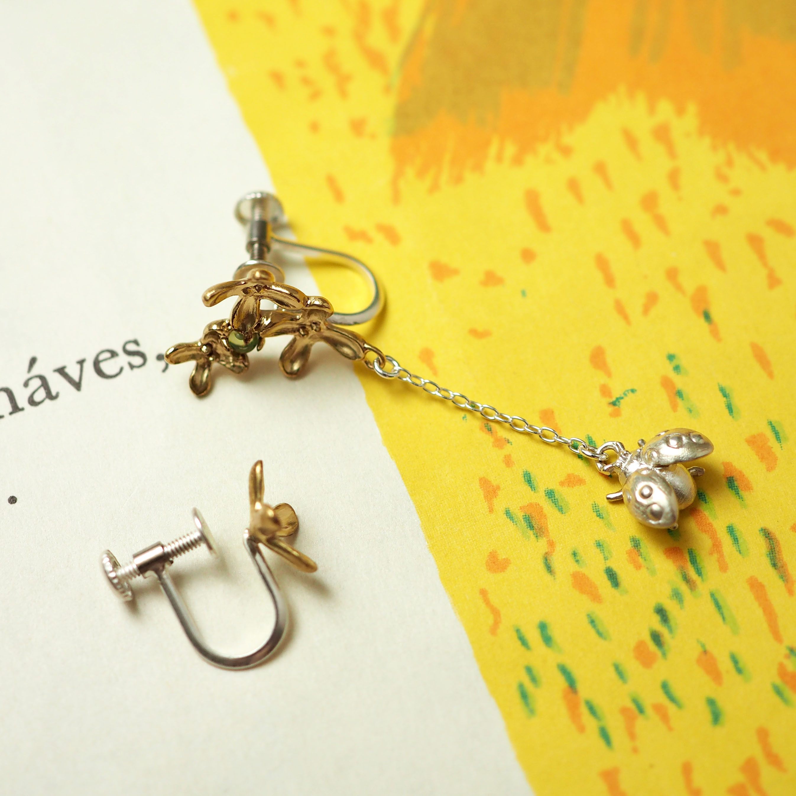 【冬のプレゼント企画開催中】キンモクセイとてんとうむしのピアス／イヤリング（受注制作）