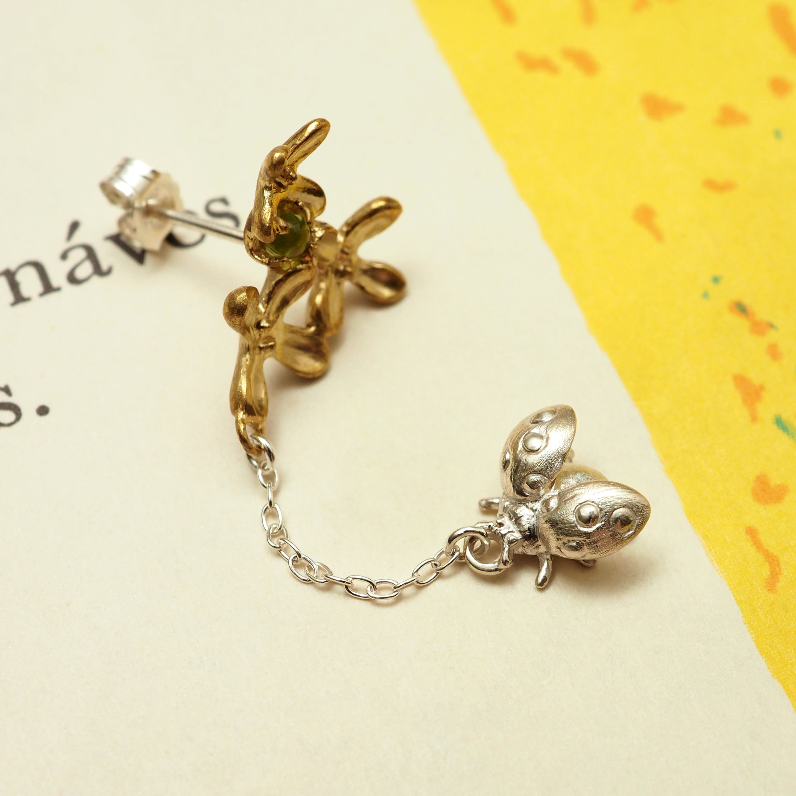 【冬のプレゼント企画開催中】キンモクセイとてんとうむしのピアス／イヤリング（受注制作）