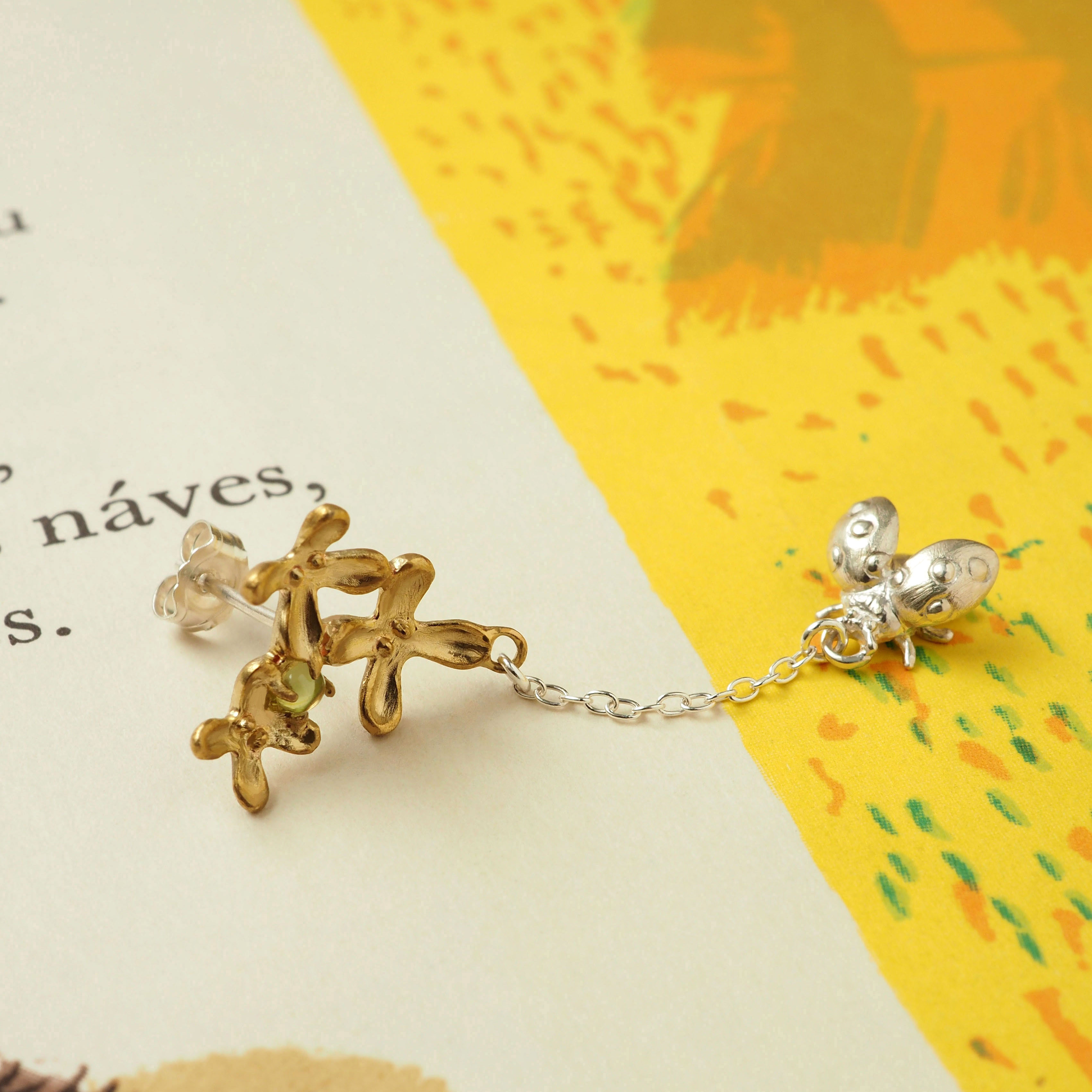 【冬のプレゼント企画開催中】キンモクセイとてんとうむしのピアス／イヤリング（受注制作）