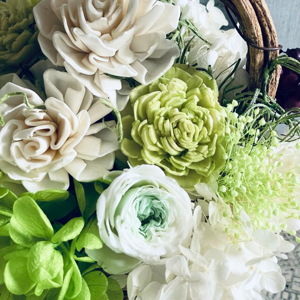 爽やかカラーのバスケット　新築祝い　ホワイト　グリーン　仏花　開店祝い　結婚祝い　プリザーブドフラワー　お供え　紫陽花 5枚目の画像
