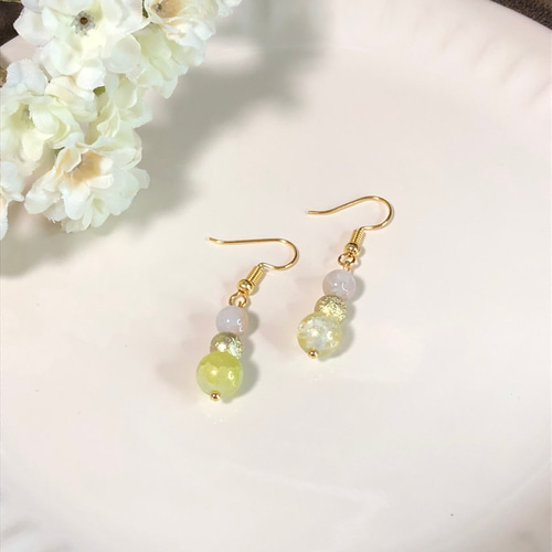 ガラスビーズ シンプル ピアス ハンドメイド 小ぶり 春 夏 秋 冬