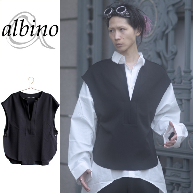 プルオーバー型キーネック×裾カットオフ加工ベスト