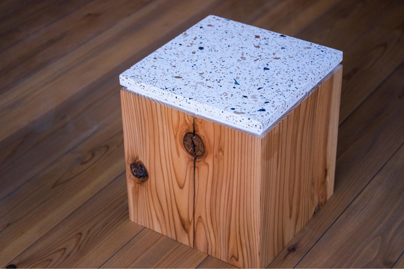 ビールストーン】を組み合わせたサイドテーブルまたはスツール 土台は