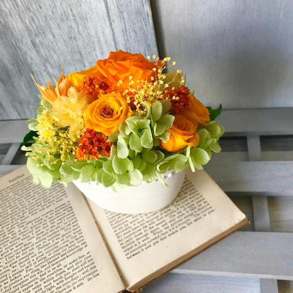 3種類のバラ！ビタミンカラー　イエロー　オレンジ　プリザーブドフラワー　お供え　開店祝　結婚祝い　敬老の日　紫陽花 2枚目の画像