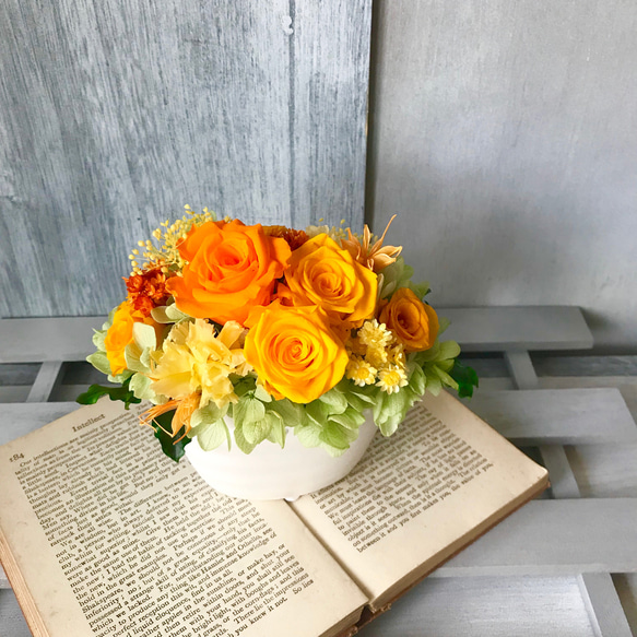 3種類のバラ！ビタミンカラー　イエロー　オレンジ　プリザーブドフラワー　お供え　開店祝　結婚祝い　敬老の日　紫陽花 1枚目の画像