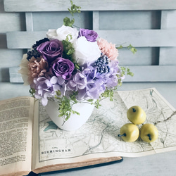 大人カラーのホワイト＆パープルのバラが 綺麗なアレンジ　開店祝い　結婚祝い　退職祝い　紫　プリザーブドフラワー紫陽花 5枚目の画像