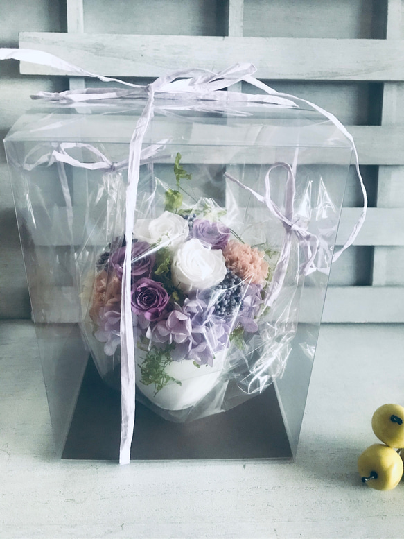 大人カラーのホワイト＆パープルのバラが 綺麗なアレンジ　開店祝い　結婚祝い　退職祝い　紫　プリザーブドフラワー紫陽花 4枚目の画像