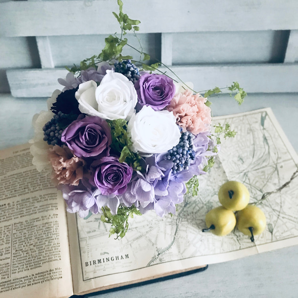 大人カラーのホワイト＆パープルのバラが 綺麗なアレンジ　開店祝い　結婚祝い　退職祝い　紫　プリザーブドフラワー紫陽花 3枚目の画像