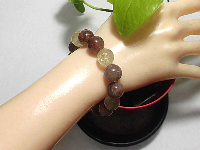 天然石 赤針・金針ルチルクォーツ13.3mm～13.9mm玉ブレスレット 内周18.5cm　　　240101815