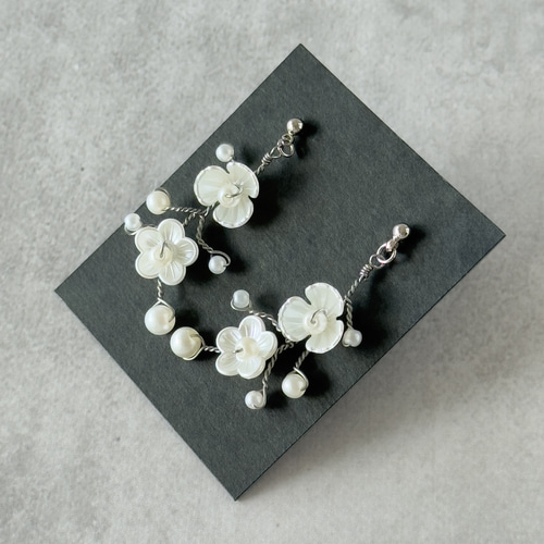 Self-Portrait 上品 ホワイト フラワー エナメル イヤリング Vintage 50s - 60s white ivory celluloid flower earrings