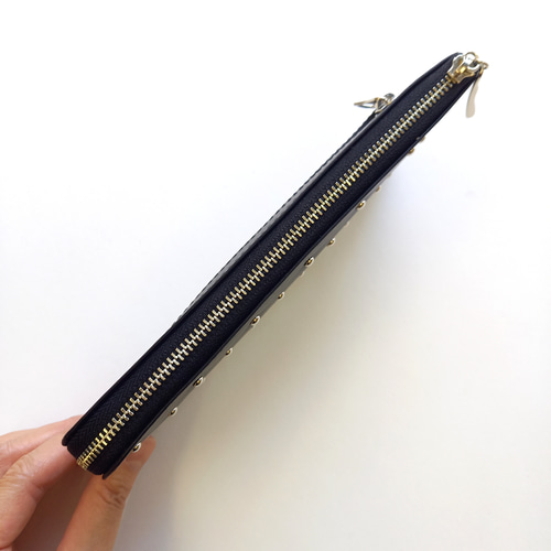 高級レザーおとなドットスタッズ（ブラック）スリムで軽く大容量な長