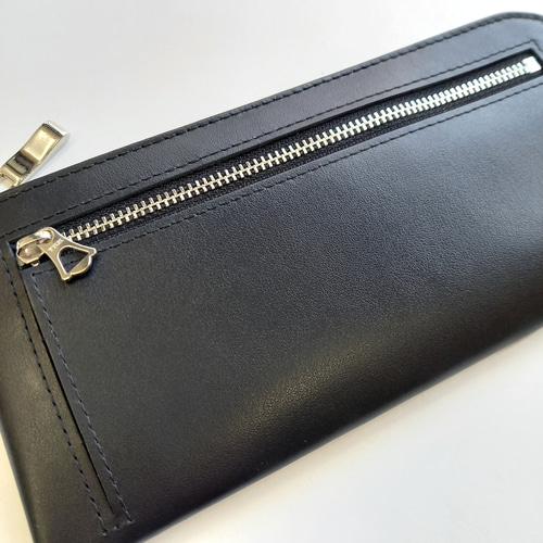 高級レザーおとなドットスタッズ（ブラック）スリムで軽く大容量な長