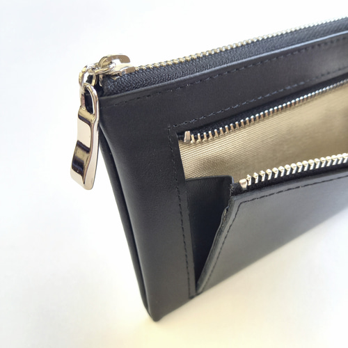 高級レザーおとなドットスタッズ（ブラック）スリムで軽く大容量な長