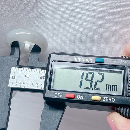 新入荷】本翡翠保証‼️天然A貨無処理本翡翠くり抜きリング 19号 指輪