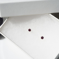 3毫米合成亞歷山大石耳環，醫用不銹鋼材質 ~霓虹四面體 第6張的照片