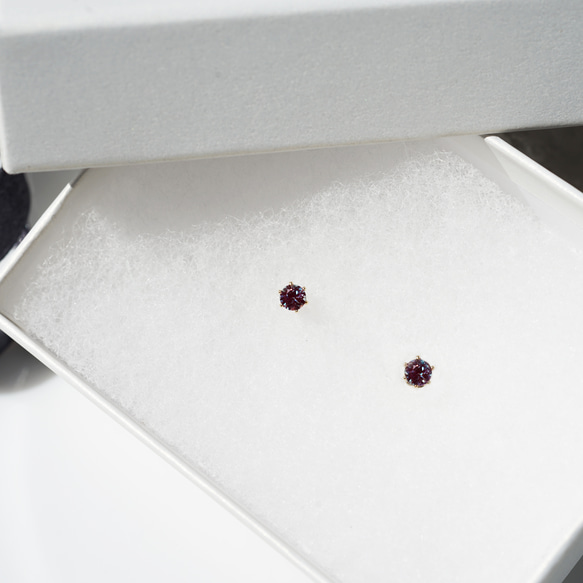 3毫米合成亞歷山大石耳環，醫用不銹鋼材質 ~霓虹四面體 第6張的照片