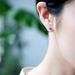 3毫米合成亞歷山大石耳環，醫用不銹鋼材質 ~霓虹四面體 第4張的照片