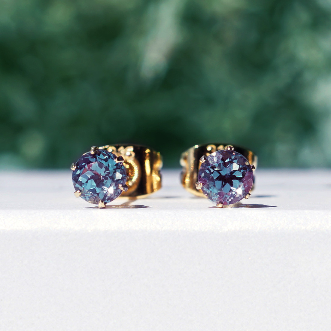 合成アレキサンドライトの4mmピアス・サージカルステンレス ~Neon tetra ピアス(スタッド・一粒) Lipatti 通販|Creema(クリーマ) 18151435 合成アレキサンドライトの4mmピアス・サージカルステンレス ~Neon tetra ピアス(スタッド・一粒) Lipatti 通販|Creema(クリーマ) 18151435