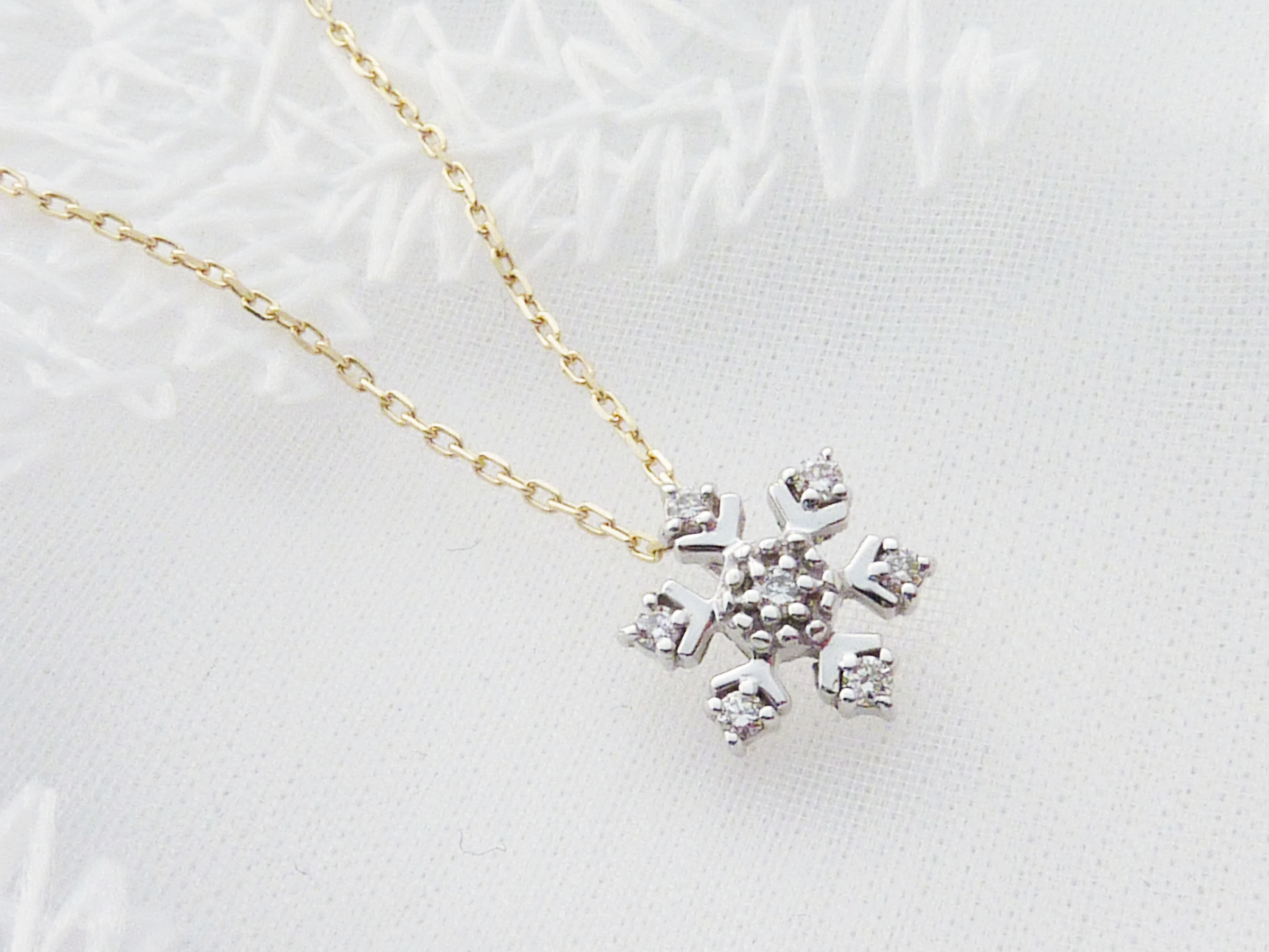 K10YG/WG　ダイヤモンド　雪の結晶　ネックレス