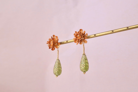 金木犀(キンモクセイ)と雫*秋の2way革花スタッドピアス･イヤリング/オレンジ/9月10月の花/2024 5枚目の画像