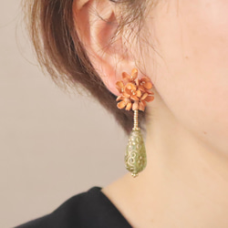 金木犀(キンモクセイ)と雫*秋の2way革花スタッドピアス･イヤリング/オレンジ/9月10月の花/2024 1枚目の画像