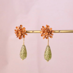 金木犀(キンモクセイ)と雫*秋の2way革花スタッドピアス･イヤリング/オレンジ/9月10月の花/2024 2枚目の画像