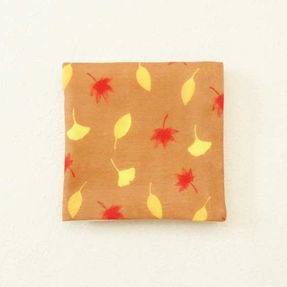 落ち葉 brown のギフト〈巾着ポーチ・ハンカチのセット〉 9枚目の画像