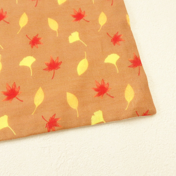 落ち葉 brown のギフト〈巾着ポーチ・ハンカチのセット〉 7枚目の画像