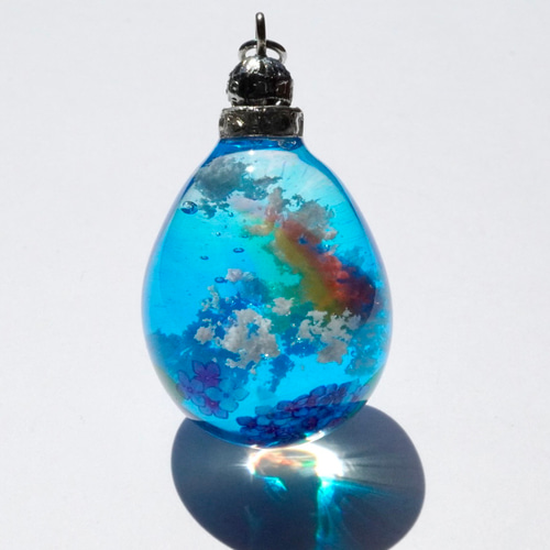 雲レジン☆梅雨の雨上がり☆空たまご7☆オススメの紐ペンダント