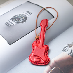 【純手工製作，真皮材質】3D吉他造型掛件鑰匙扣，是音樂愛好者的完美之選！ 第8張的照片