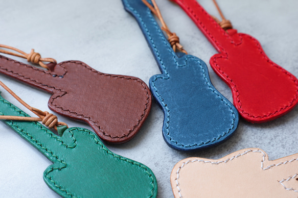 【純手工製作，真皮材質】3D吉他造型掛件鑰匙扣，是音樂愛好者的完美之選！ 第10張的照片