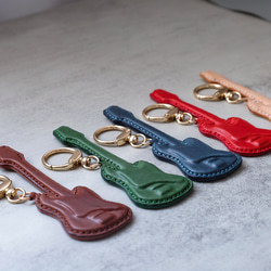 【純手工製作，真皮材質】3D吉他造型掛件鑰匙扣，是音樂愛好者的完美之選！ 第3張的照片