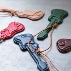 【純手工製作，真皮材質】3D吉他造型掛件鑰匙扣，是音樂愛好者的完美之選！ 第4張的照片