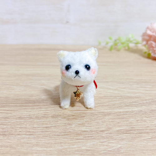 モールドールの赤ちゃん白柴犬 キーホルダー変更可 しばいぬ