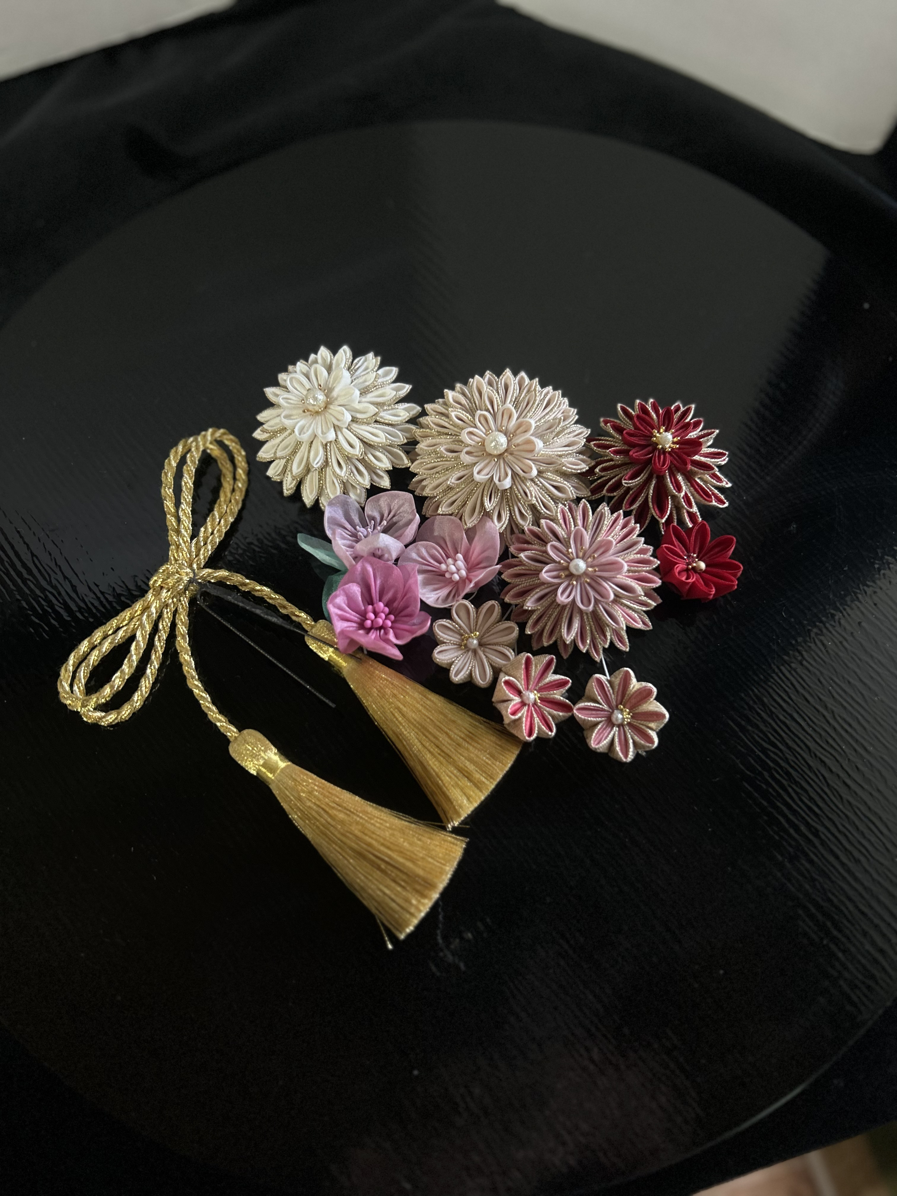つまみ細工髪飾り成人式（モカベージュ、くすみピンク）