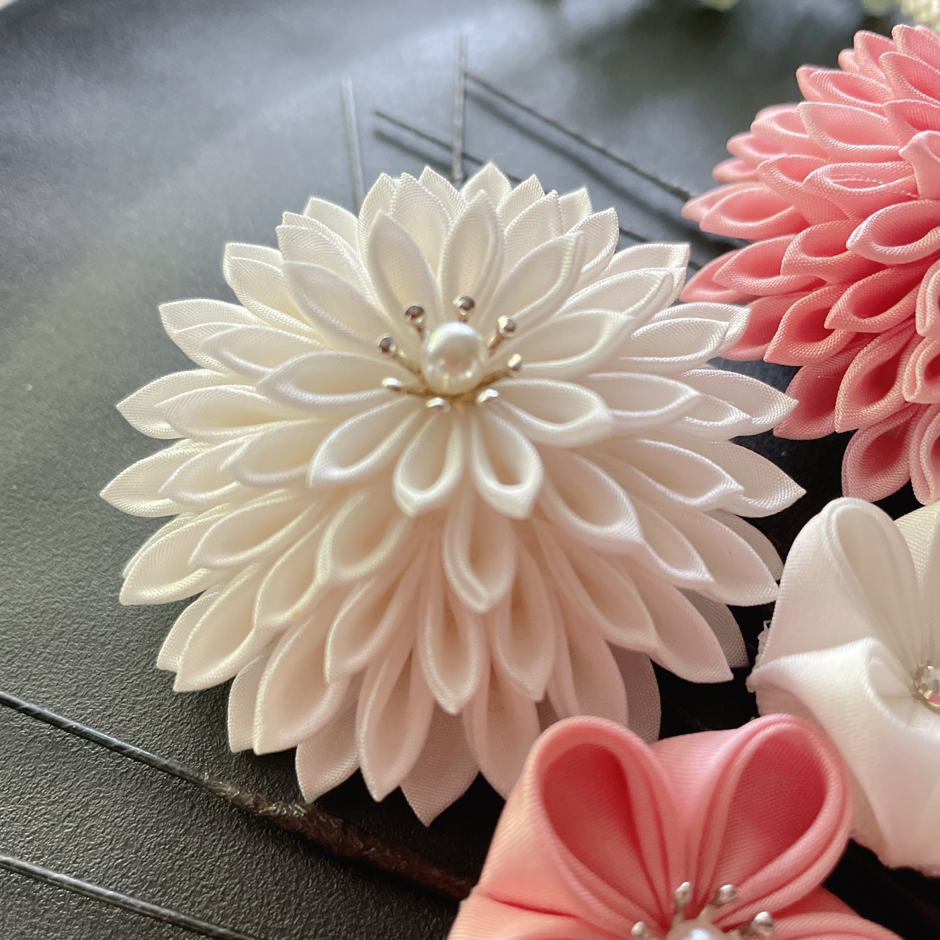 成人式 卒業式に ＊ つまみ細工 髪飾り ＊ 正絹　和風 ヘアアクセサリー かんざし ピンク