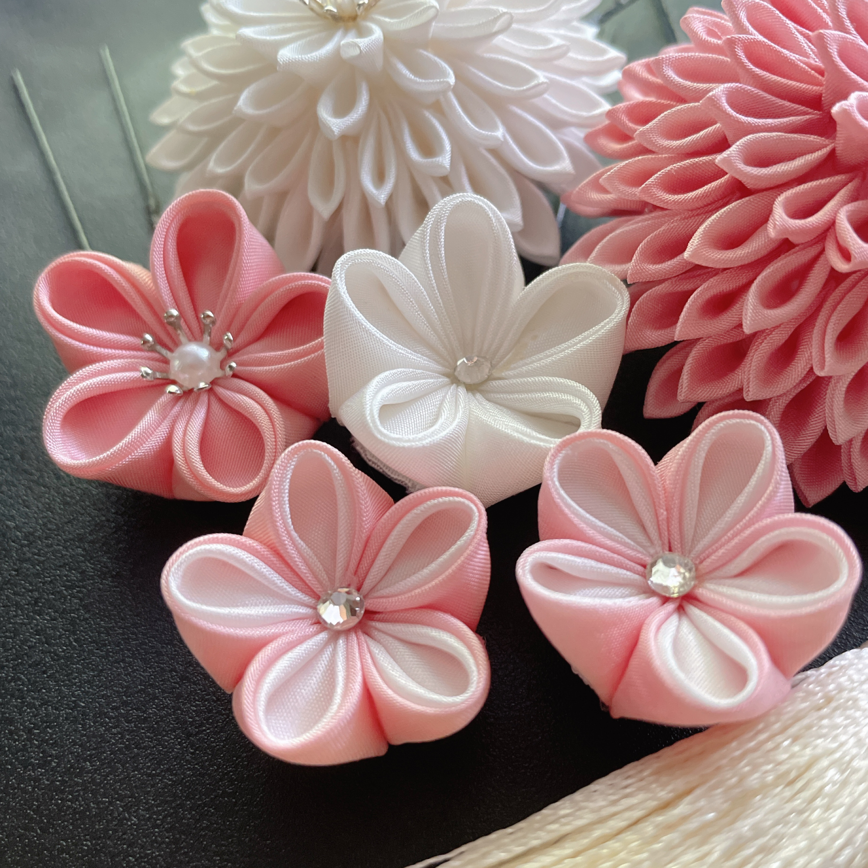 成人式 卒業式に ＊ つまみ細工 髪飾り ＊ 正絹　和風 ヘアアクセサリー かんざし ピンク