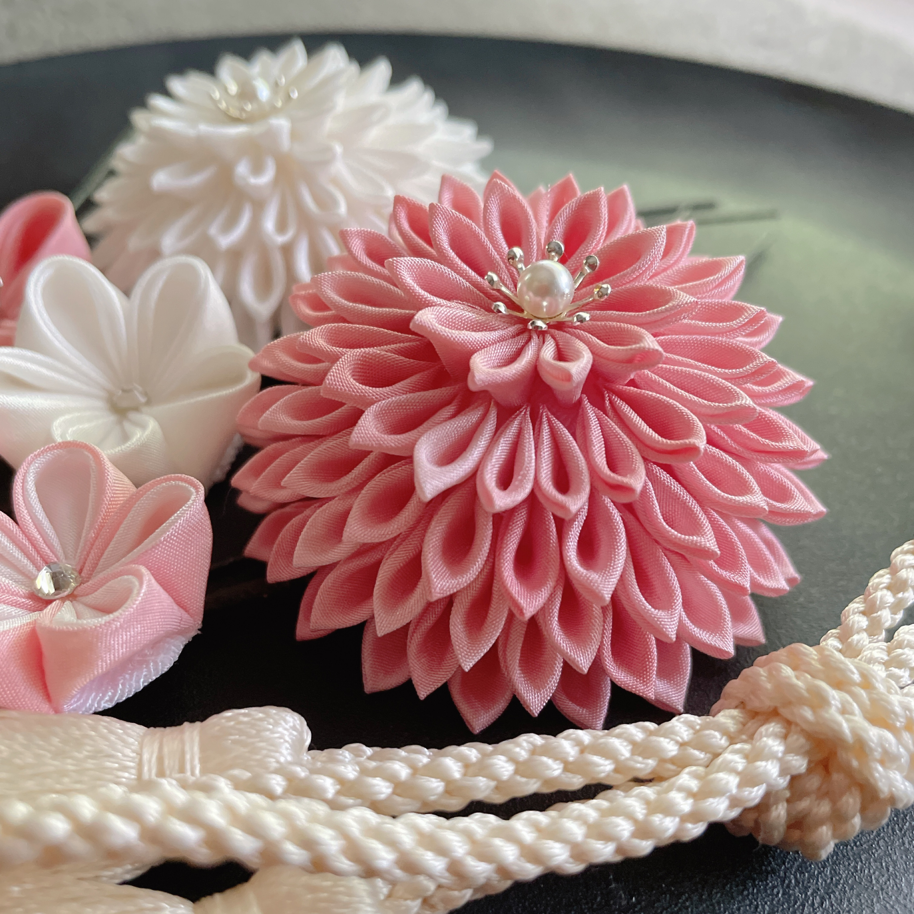 成人式 卒業式に ＊ つまみ細工 髪飾り ＊ 正絹　和風 ヘアアクセサリー かんざし ピンク