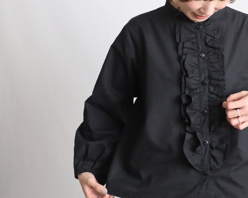 HIAND 大人気　フリルブラックシャツ　黒シャツ　ブラウス 　17600円 HIAND 大人気 フリルブラックシャツ 黒シャツ ブラウス 17600円 HIAND